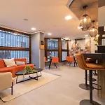 Experience The Best In This Modern Studio